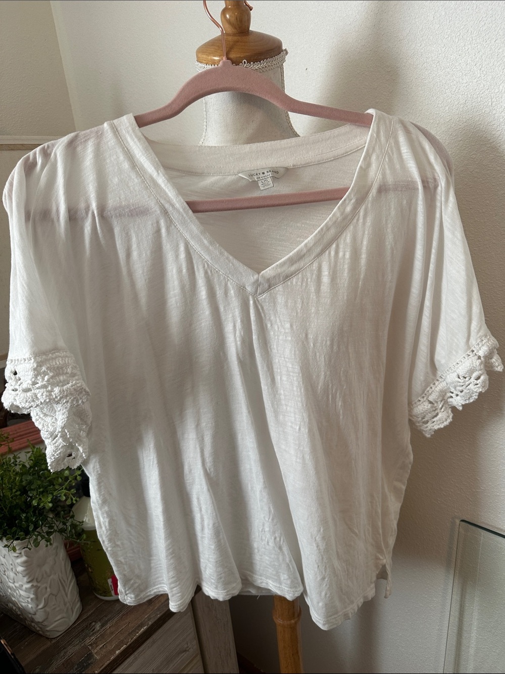 Lucky Brand White V-Neck Crochet Sleeve Blouse